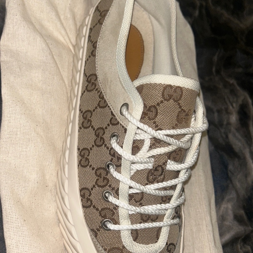 Size 7 1/2 Gucci Shoes
